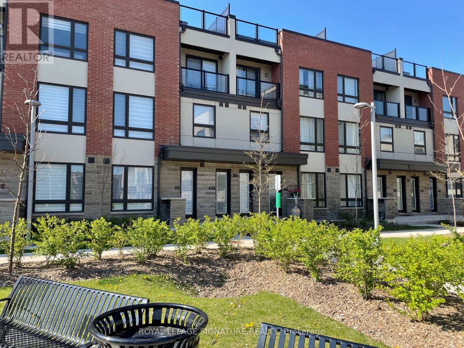 11 - 20 Woodstream Drive, Toronto, Ontario  M9W 0G1 - Photo 2 - W12140296