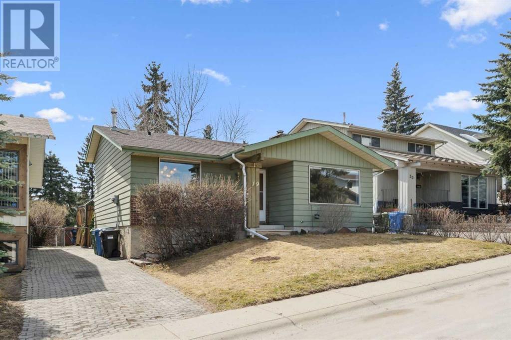 19 Coach Manor Rise Sw, Calgary, Alberta  T3H 1C5 - Photo 33 - A2212937
