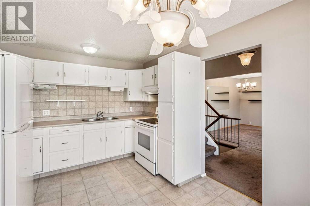 Property at 19 Coach Manor Rise SW image 5