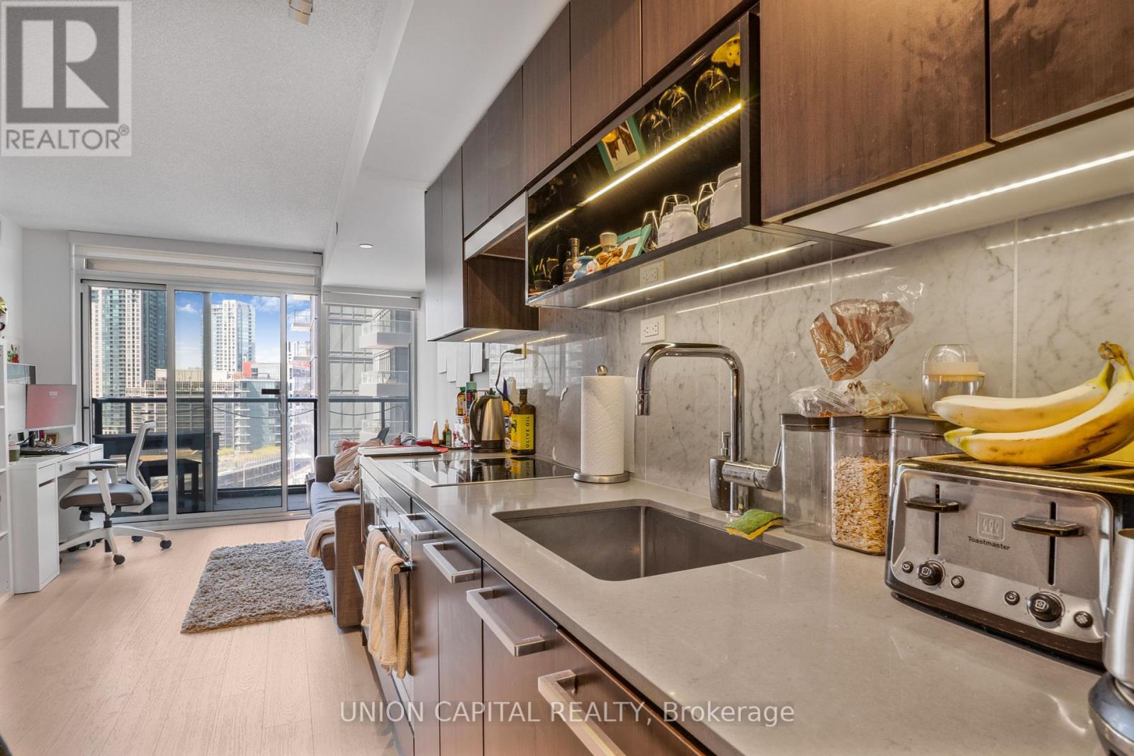 1703 - 70 Queens Wharf Drive, Toronto, Ontario  M5V 0J2 - Photo 4 - C12127827