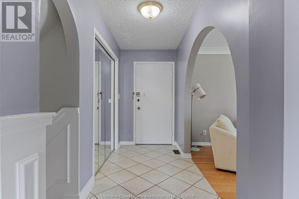 9983 Kenwood Crescent, Windsor, Ontario  N8R 1H4 - Photo 3 - 25011764