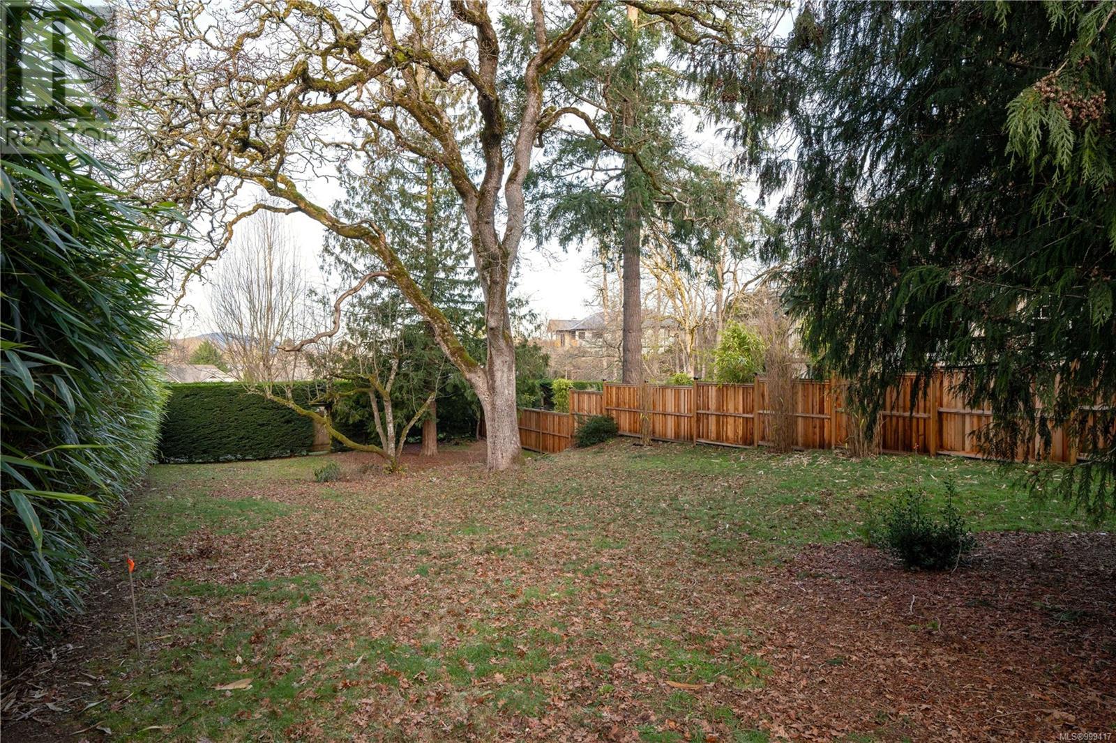 Property at 933 Woodhall Dr image 5