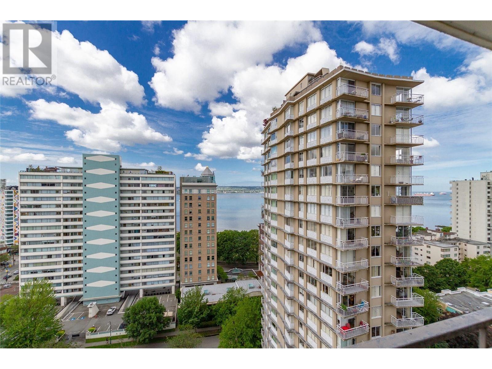 Listing Picture 11 of 37 : 1802-1850 COMOX STREET, Vancouver / 溫哥華 - 魯藝地產 Yvonne Lu Group - MLS Medallion Club Member