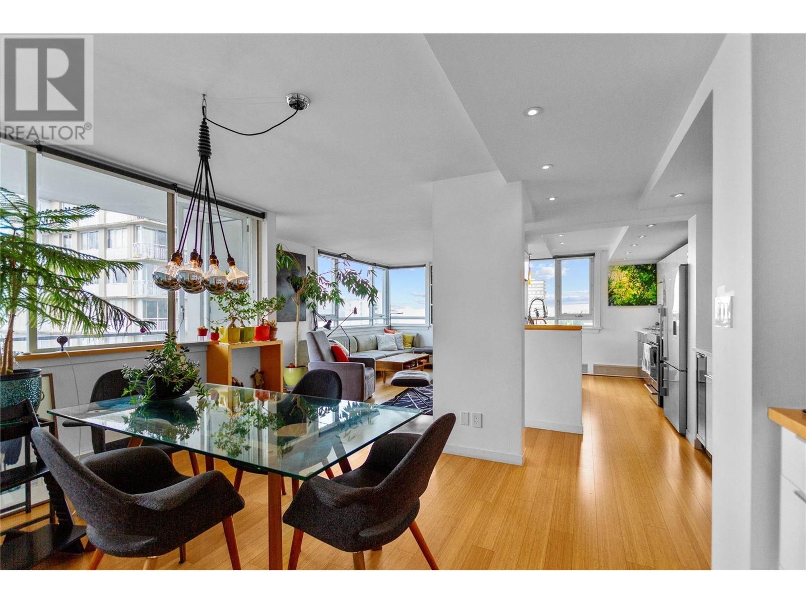 Listing Picture 17 of 37 : 1802-1850 COMOX STREET, Vancouver / 溫哥華 - 魯藝地產 Yvonne Lu Group - MLS Medallion Club Member