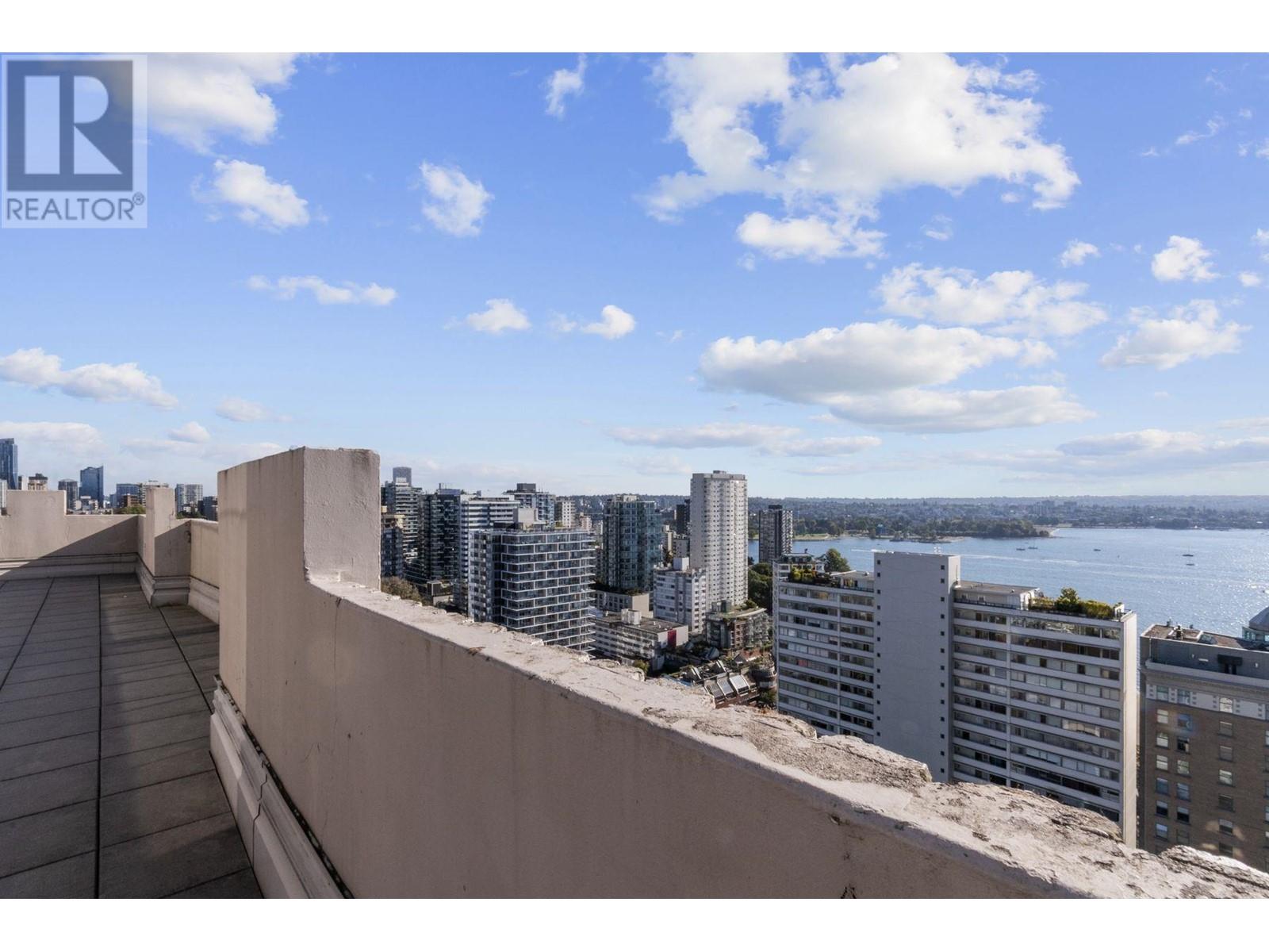 Listing Picture 31 of 37 : 1802-1850 COMOX STREET, Vancouver / 溫哥華 - 魯藝地產 Yvonne Lu Group - MLS Medallion Club Member