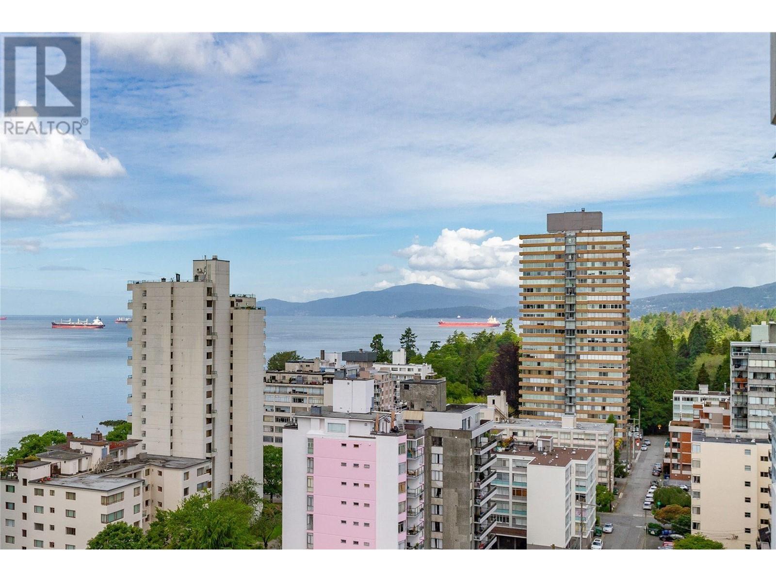 Listing Picture 3 of 37 : 1802-1850 COMOX STREET, Vancouver / 溫哥華 - 魯藝地產 Yvonne Lu Group - MLS Medallion Club Member