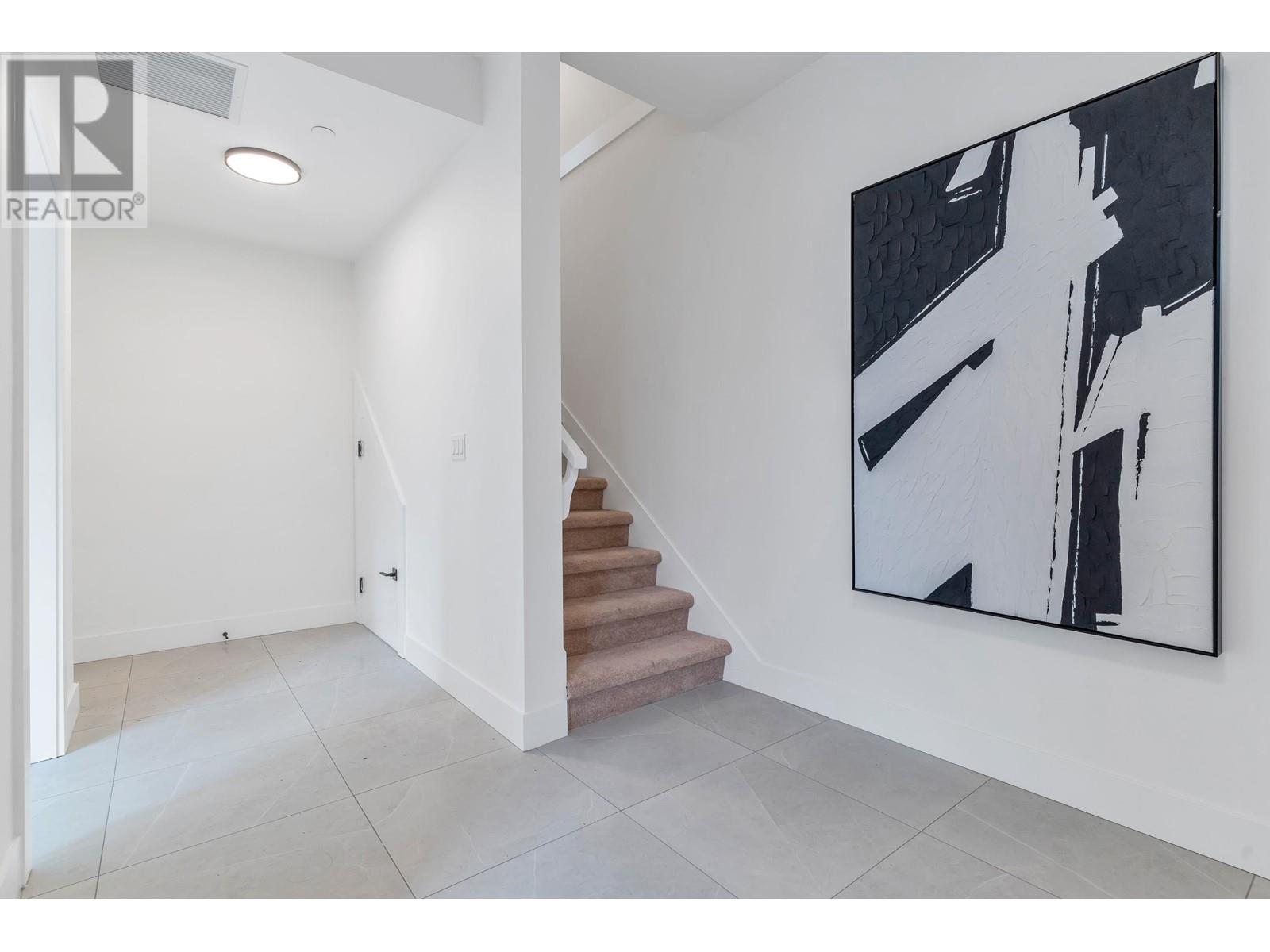 Property at 5 4829 48 AVENUE image 3