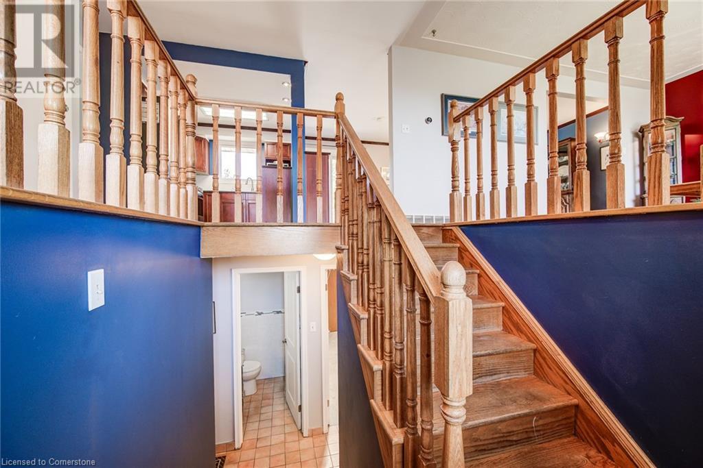 Property at 330 DALEVIEW Place image 4