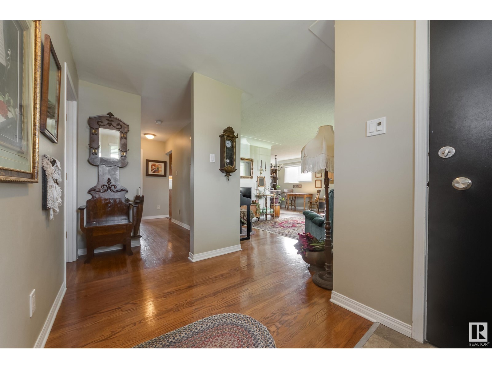 Property at 9715 76 ST NW image 1
