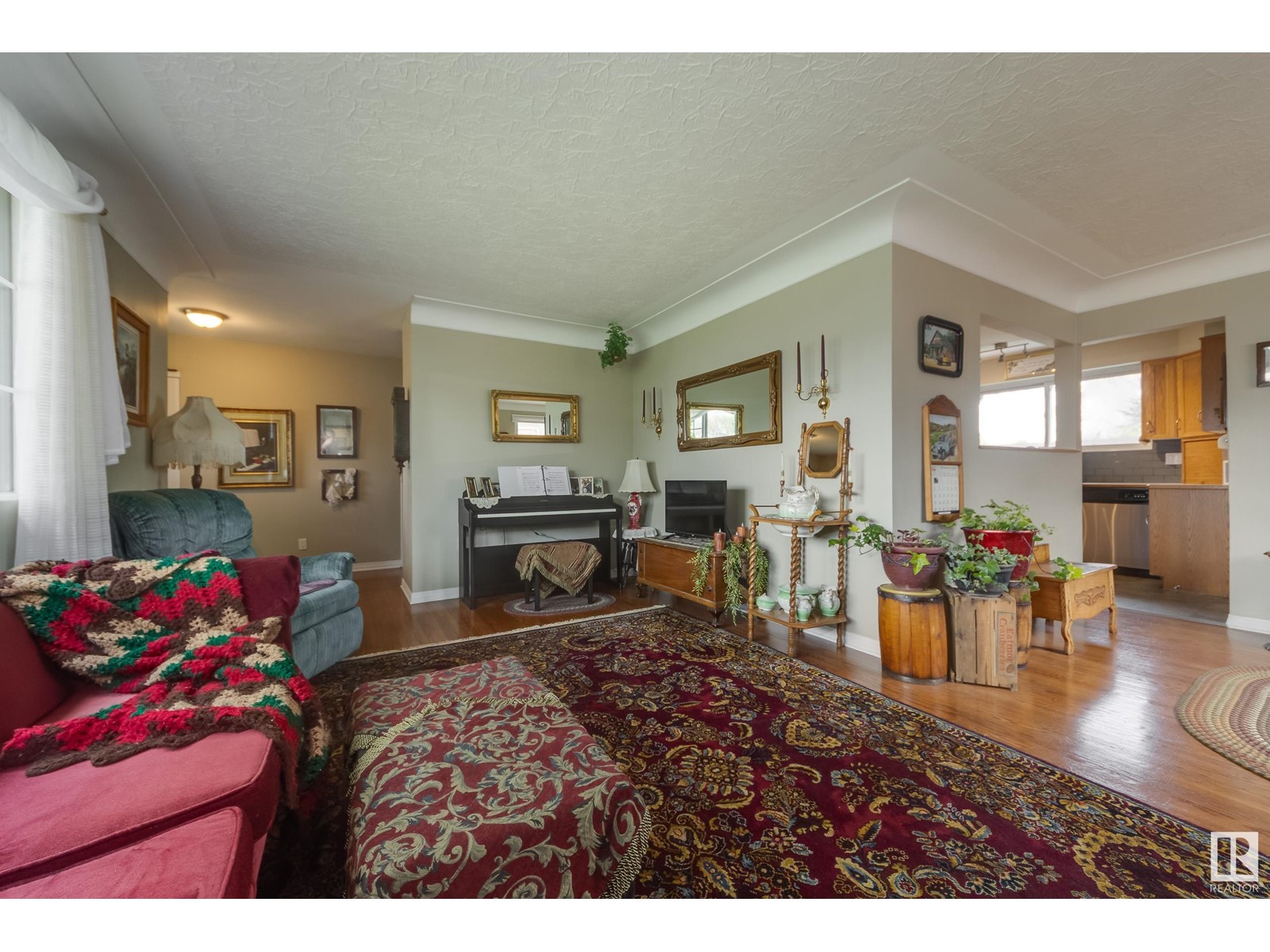 Property at 9715 76 ST NW image 5