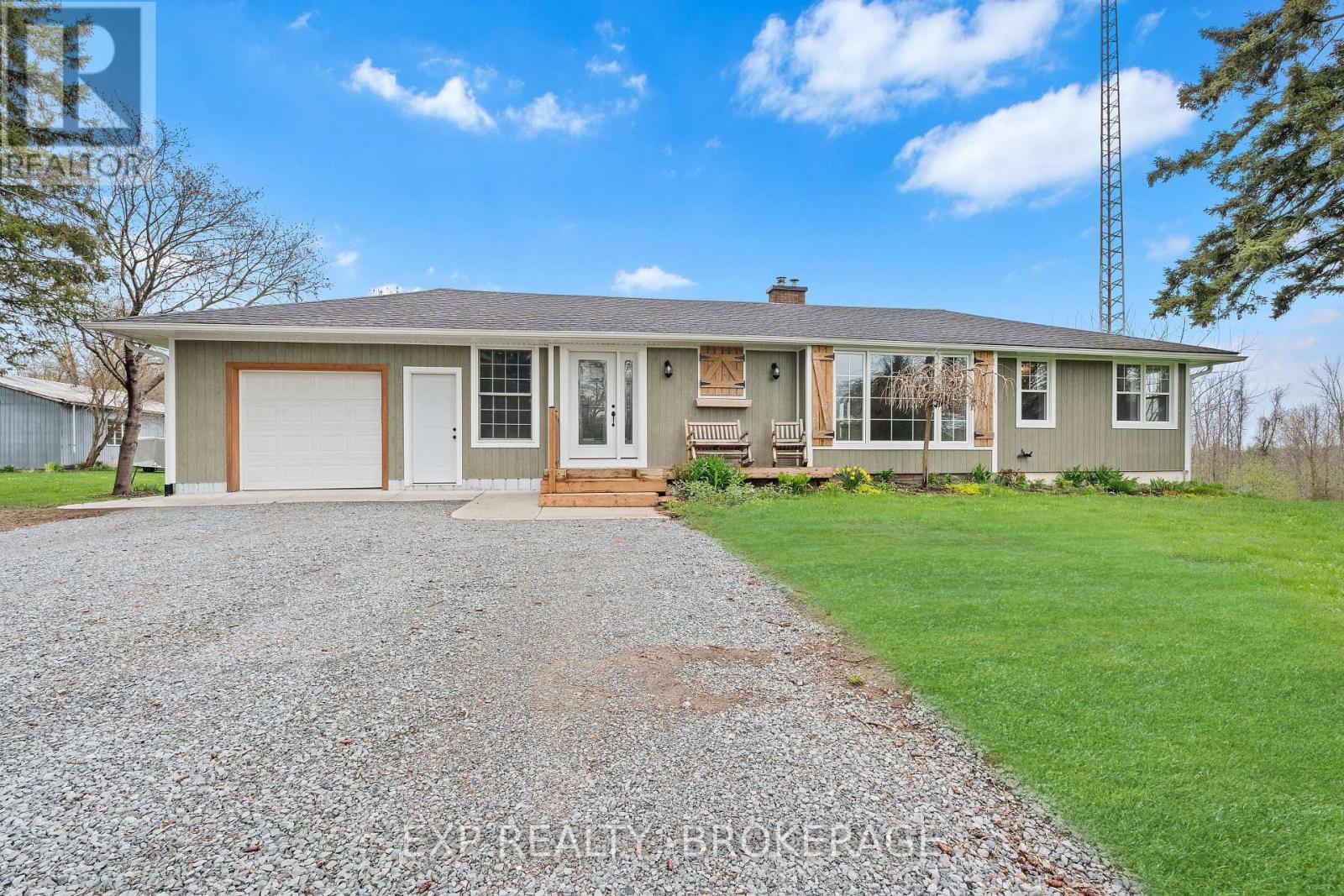 3881 Round Lake Road, South Frontenac, Ontario  K0H 1X0 - Photo 2 - X12141570