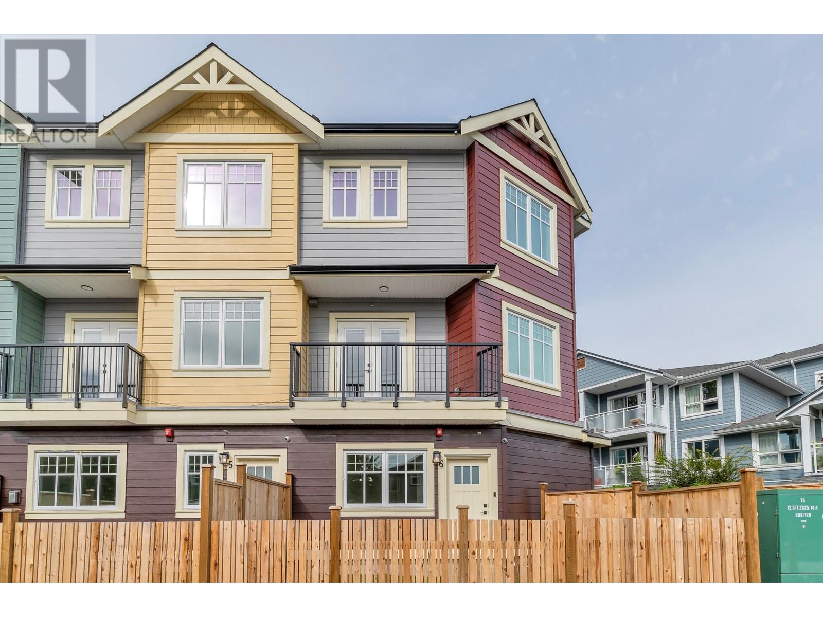 Property at 2 4829 48 AVENUE image 3