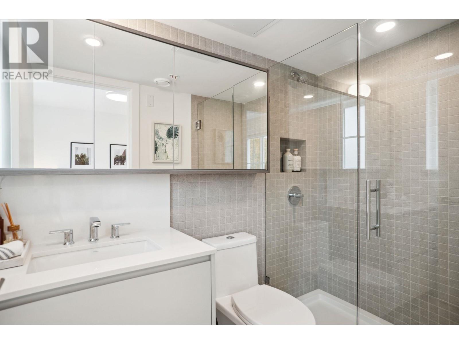 Listing Picture 18 of 26 : 908 W 49TH AVENUE, Vancouver / 溫哥華 - 魯藝地產 Yvonne Lu Group - MLS Medallion Club Member