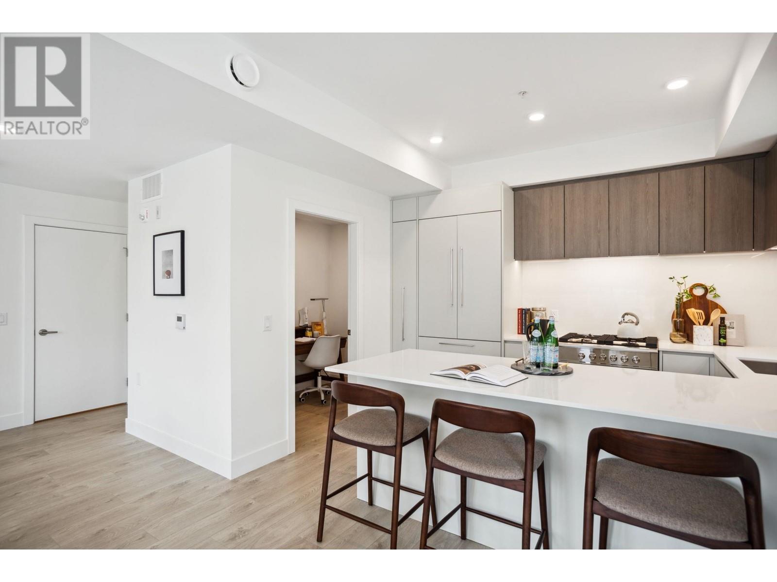 Listing Picture 11 of 26 : 908 W 49TH AVENUE, Vancouver / 溫哥華 - 魯藝地產 Yvonne Lu Group - MLS Medallion Club Member