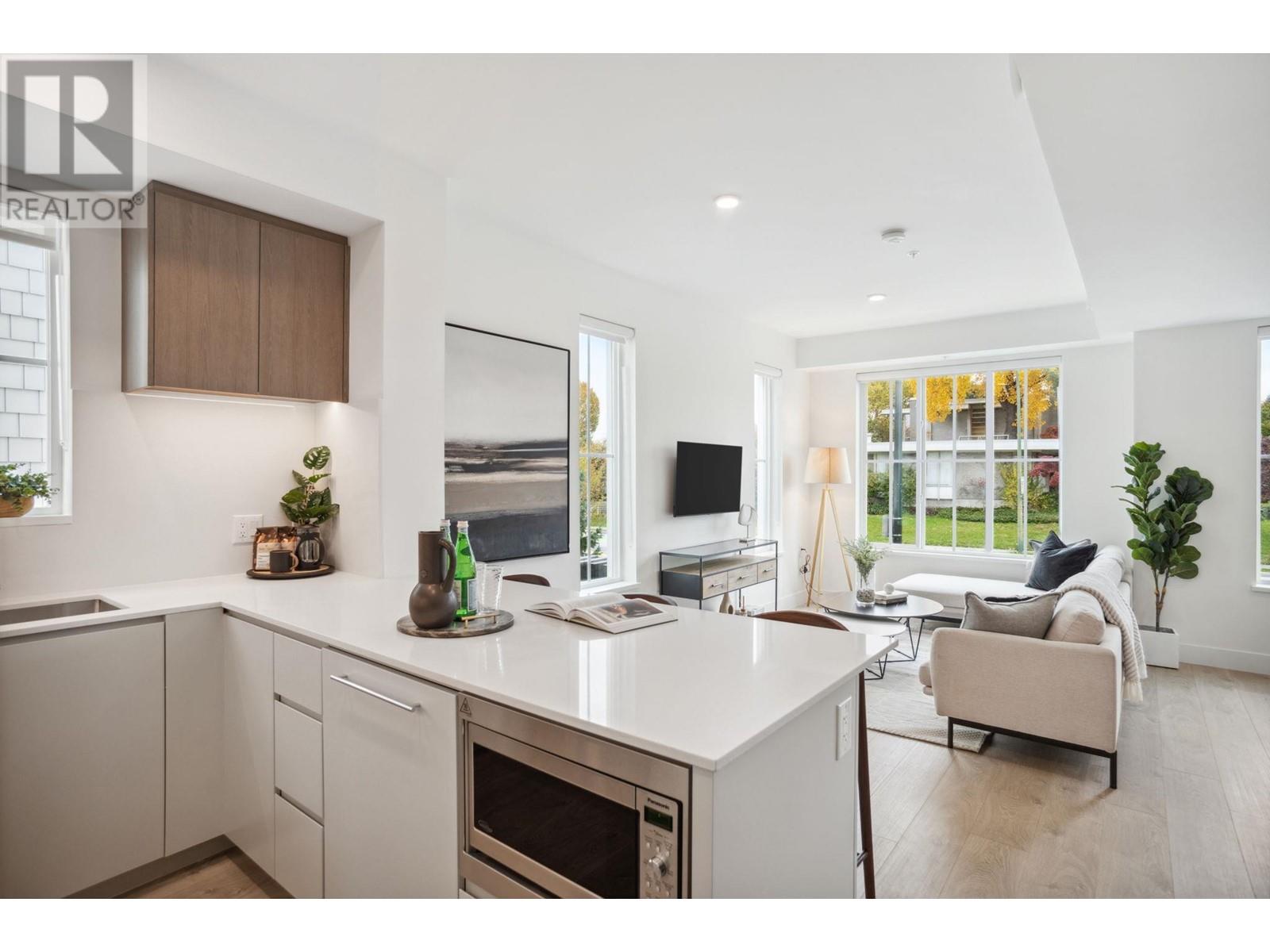 Listing Picture 12 of 26 : 908 W 49TH AVENUE, Vancouver / 溫哥華 - 魯藝地產 Yvonne Lu Group - MLS Medallion Club Member