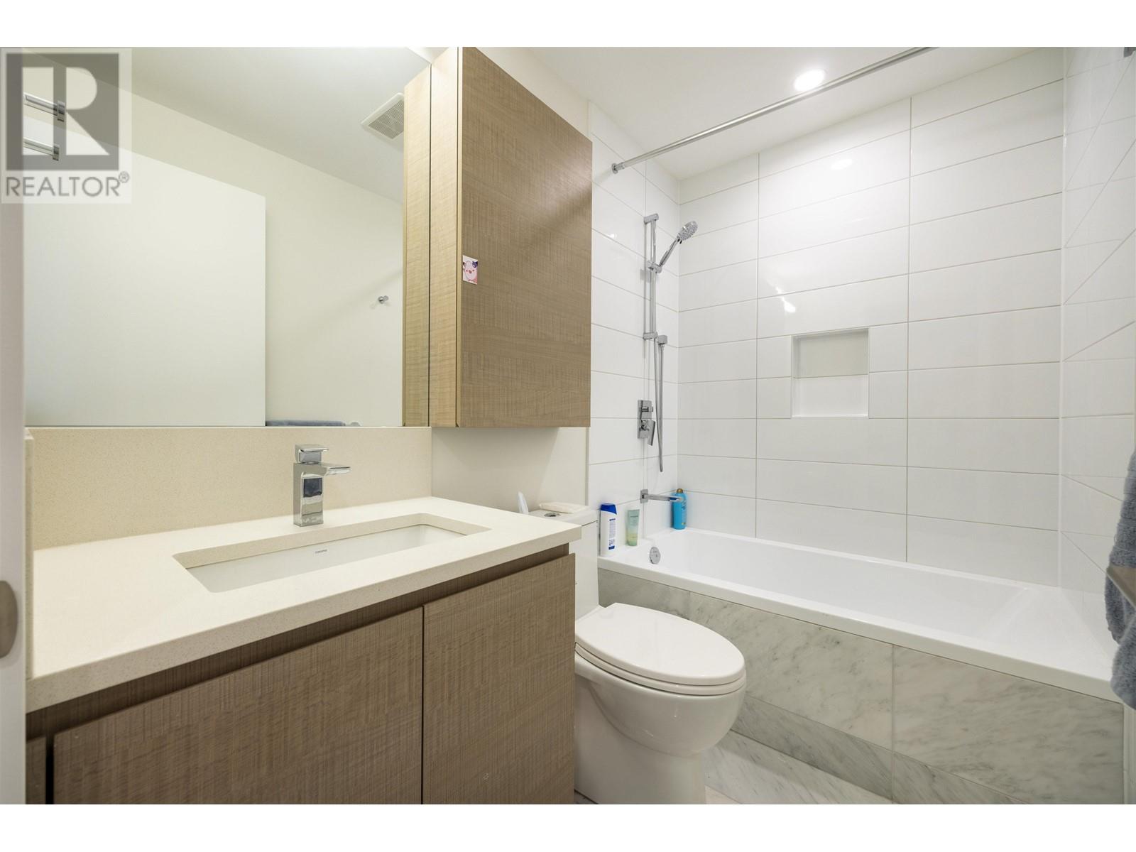 Listing Picture 15 of 35 : 4103 2186 GILMORE AVE, Burnaby / 本拿比 - 魯藝地產 Yvonne Lu Group - MLS Medallion Club Member