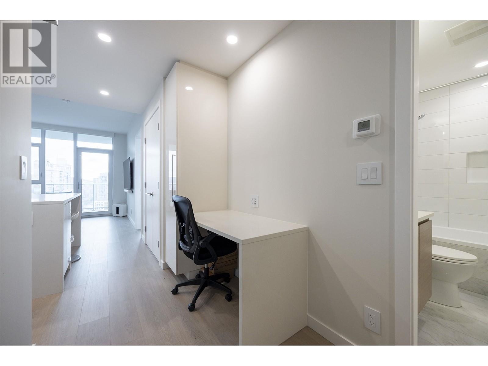 Listing Picture 10 of 35 : 4103 2186 GILMORE AVE, Burnaby / 本拿比 - 魯藝地產 Yvonne Lu Group - MLS Medallion Club Member