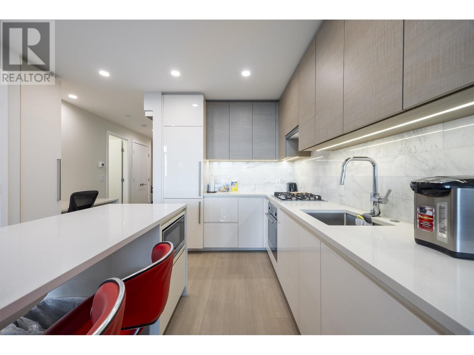 Listing Picture 8 of 35 : 4103 2186 GILMORE AVE, Burnaby / 本拿比 - 魯藝地產 Yvonne Lu Group - MLS Medallion Club Member
