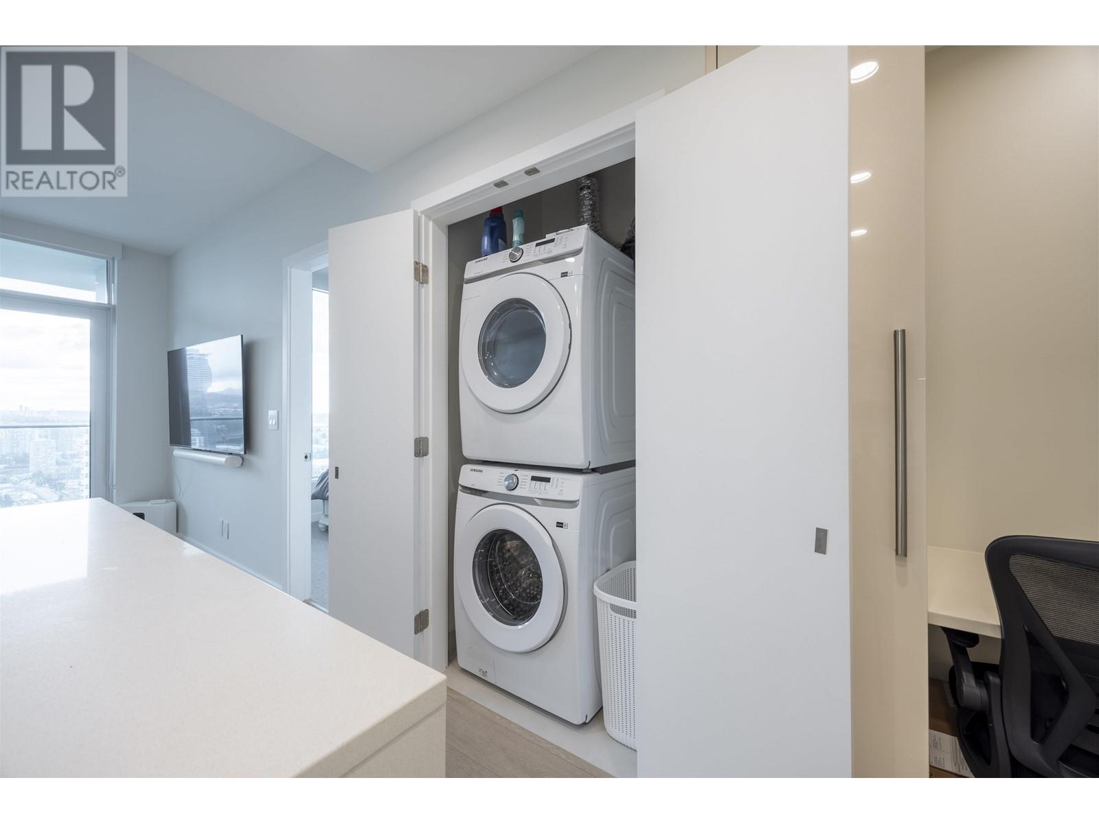 Listing Picture 11 of 35 : 4103 2186 GILMORE AVE, Burnaby / 本拿比 - 魯藝地產 Yvonne Lu Group - MLS Medallion Club Member