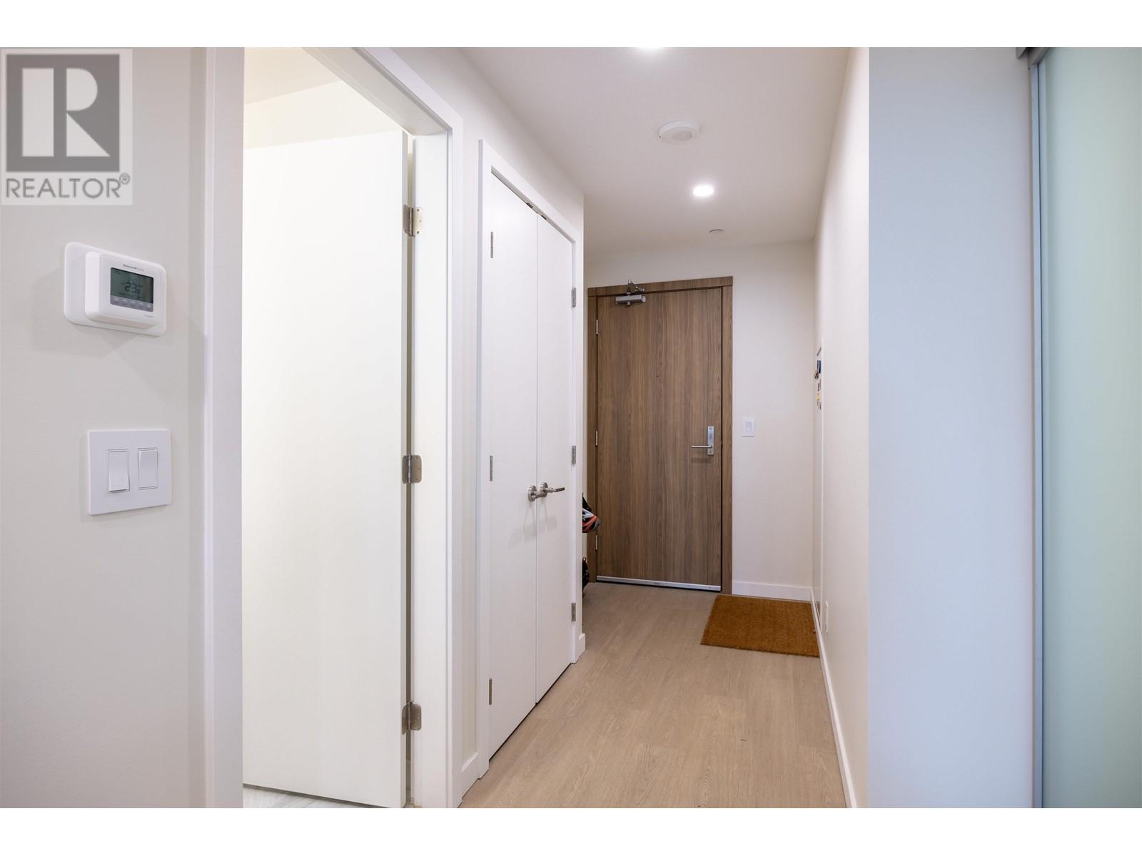 Listing Picture 12 of 35 : 4103 2186 GILMORE AVE, Burnaby / 本拿比 - 魯藝地產 Yvonne Lu Group - MLS Medallion Club Member