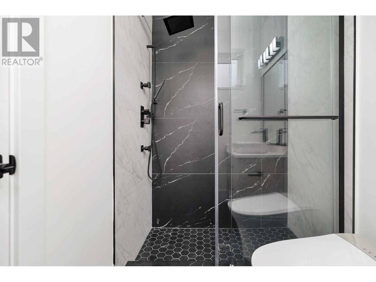 Listing Picture 20 of 33 : 672 E 64TH AVENUE, Vancouver / 溫哥華 - 魯藝地產 Yvonne Lu Group - MLS Medallion Club Member