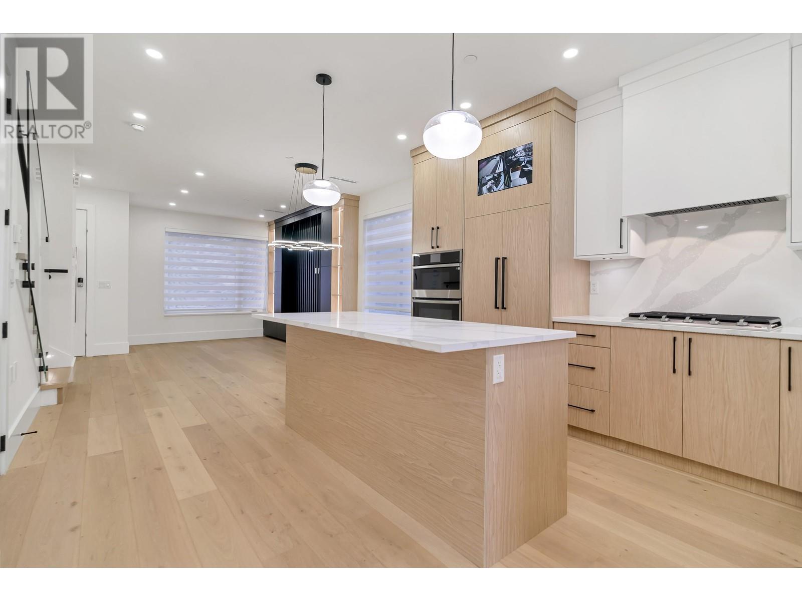 Listing Picture 12 of 33 : 672 E 64TH AVENUE, Vancouver / 溫哥華 - 魯藝地產 Yvonne Lu Group - MLS Medallion Club Member