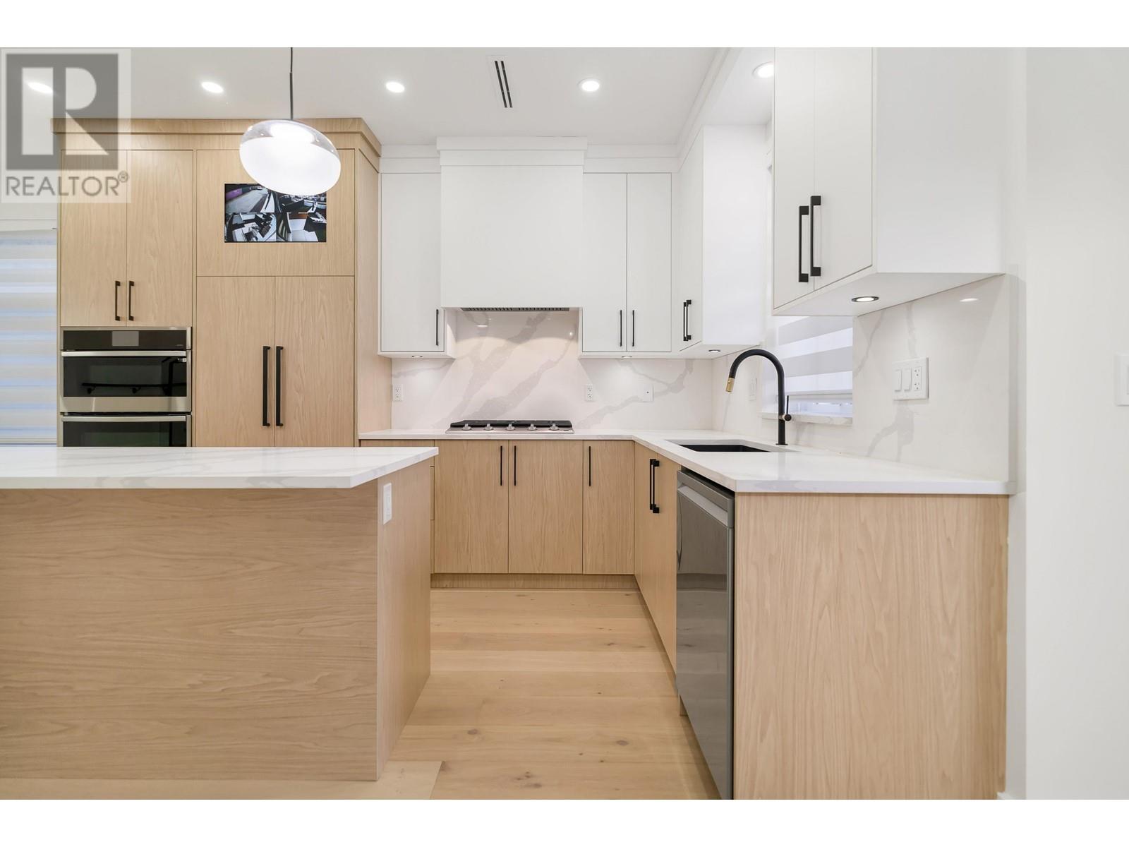 Listing Picture 14 of 33 : 672 E 64TH AVENUE, Vancouver / 溫哥華 - 魯藝地產 Yvonne Lu Group - MLS Medallion Club Member