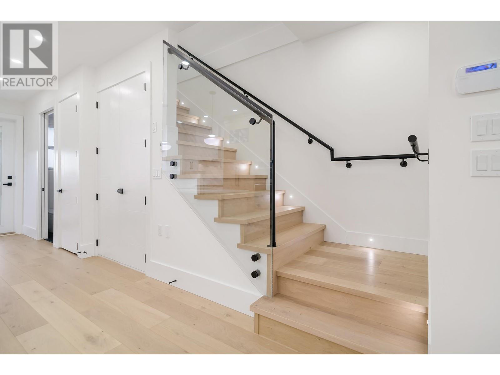 Listing Picture 17 of 33 : 672 E 64TH AVENUE, Vancouver / 溫哥華 - 魯藝地產 Yvonne Lu Group - MLS Medallion Club Member