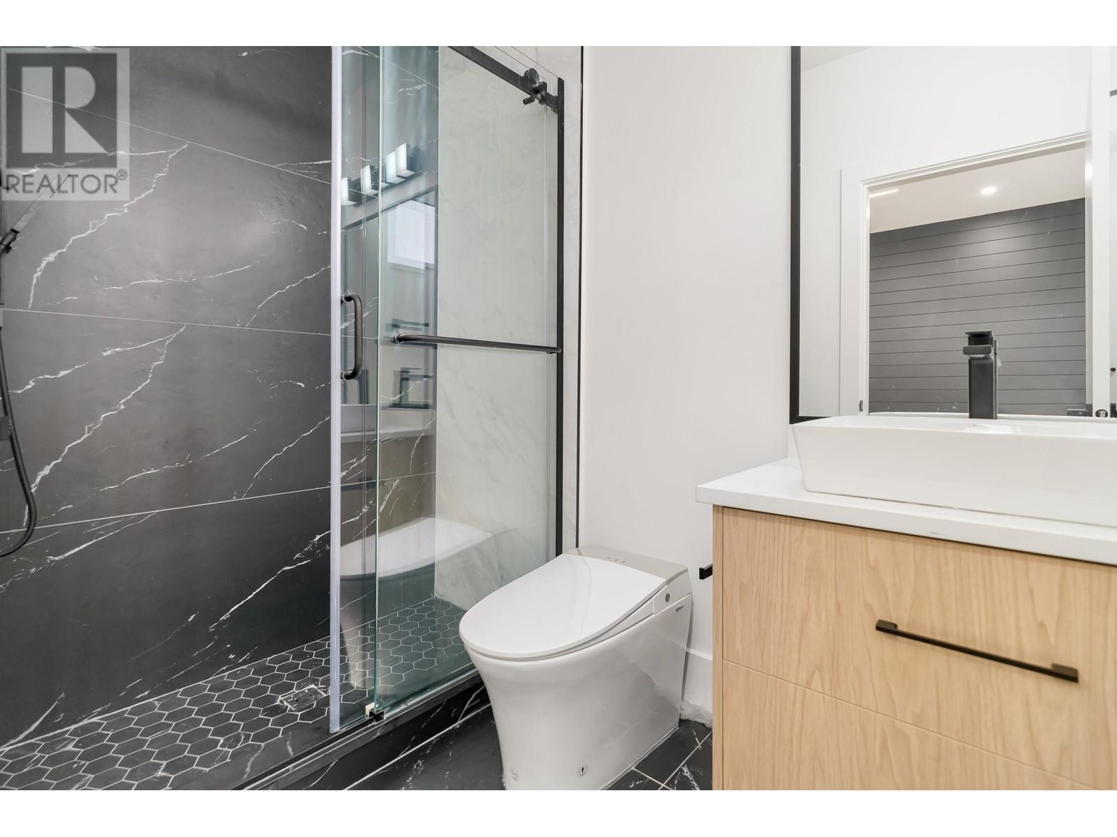 Listing Picture 19 of 33 : 672 E 64TH AVENUE, Vancouver / 溫哥華 - 魯藝地產 Yvonne Lu Group - MLS Medallion Club Member