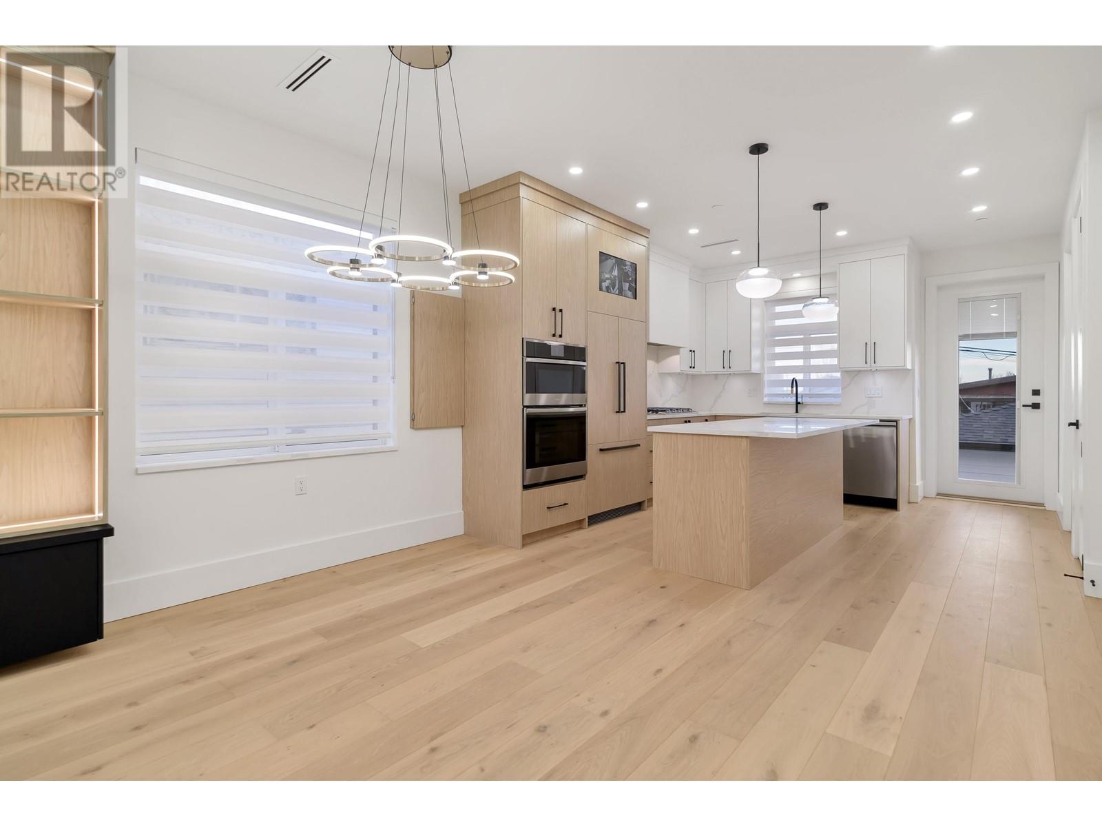 Listing Picture 11 of 33 : 672 E 64TH AVENUE, Vancouver / 溫哥華 - 魯藝地產 Yvonne Lu Group - MLS Medallion Club Member