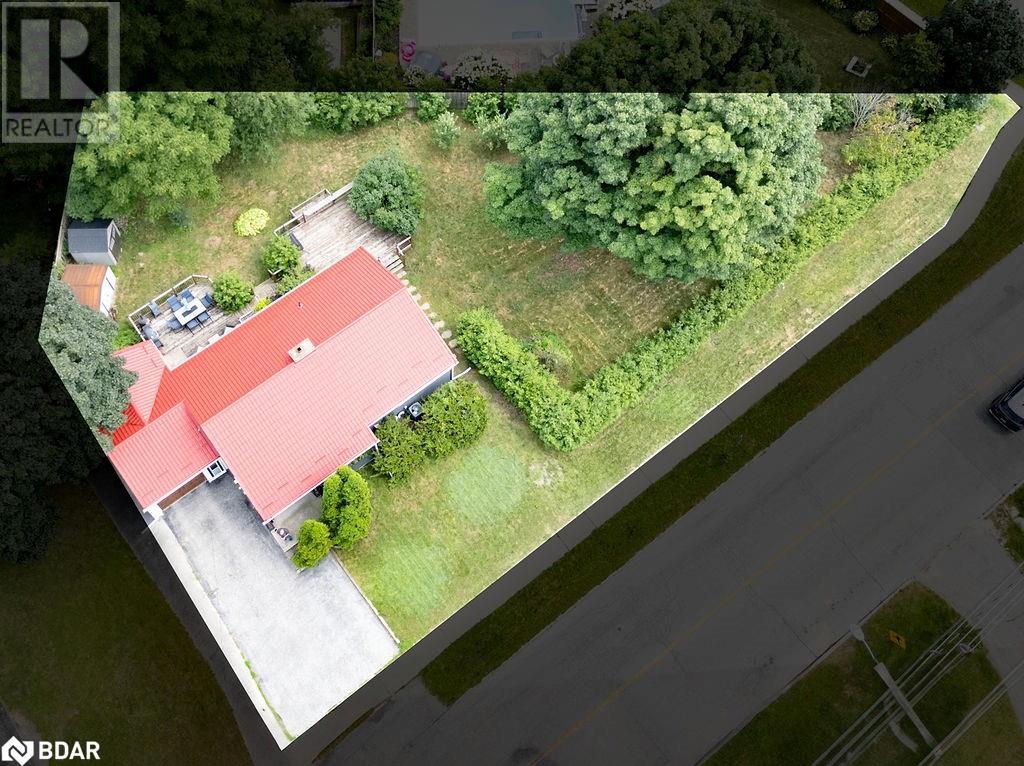 Property at 325 INNISFIL Street image 3