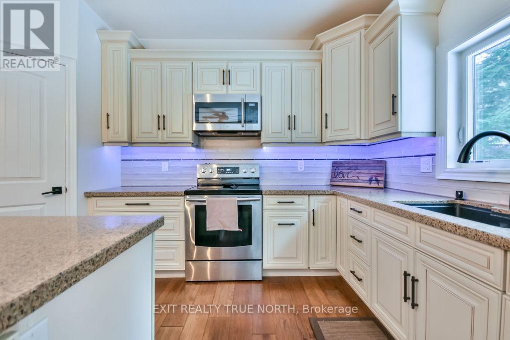 22 Marni Lane, Springwater, Ontario  L0L 2K0 - Photo 10 - S12072439