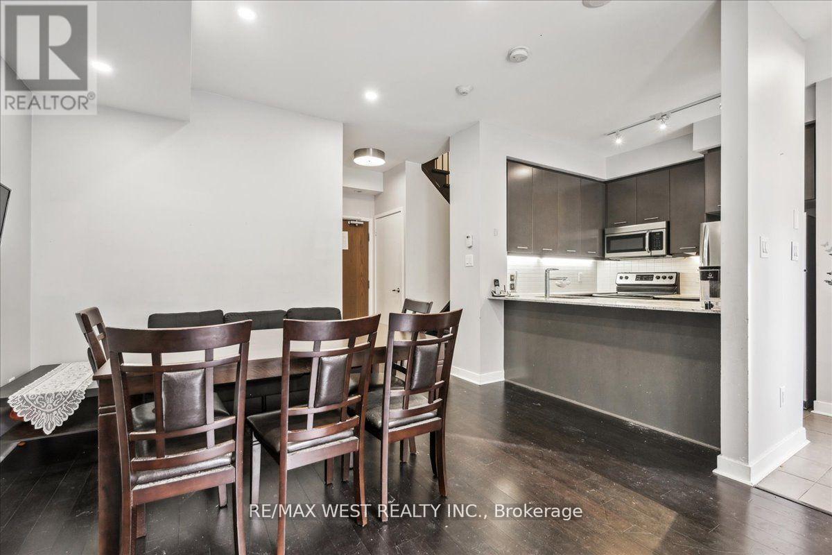 Property at TH#13 - 370 SQUARE ONE DRIVE W image 2