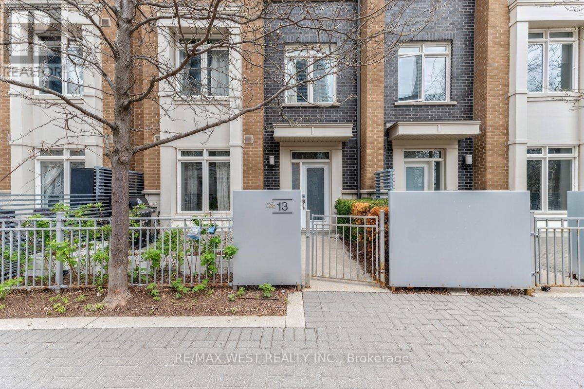 Property at TH#13 - 370 SQUARE ONE DRIVE W image 1