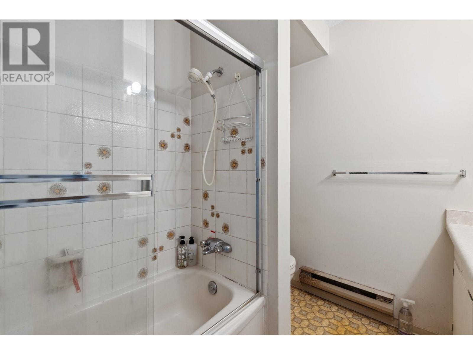 Listing Picture 15 of 23 : 317 8291 PARK ROAD, Richmond / 烈治文 - 魯藝地產 Yvonne Lu Group - MLS Medallion Club Member