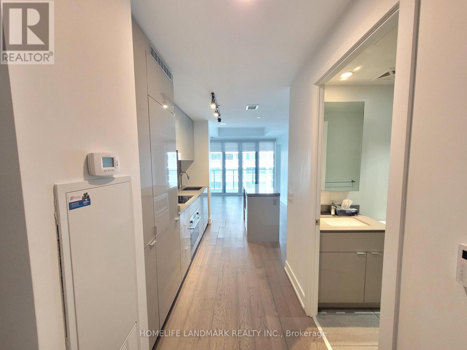 910 - 7 Grenville Street, Toronto (Bay Street Corridor), Ontario  M4Y 0E9 - Photo 2 - C12139746
