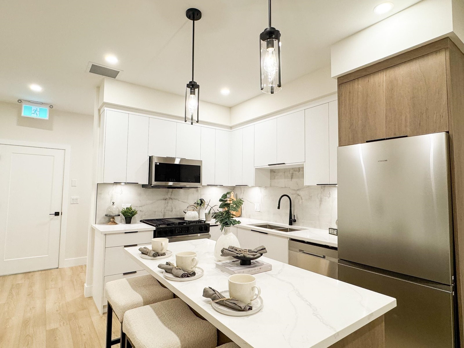 104 14295 103a Avenue, Surrey, British Columbia  V3T 1T1 - Photo 1 - R2985324