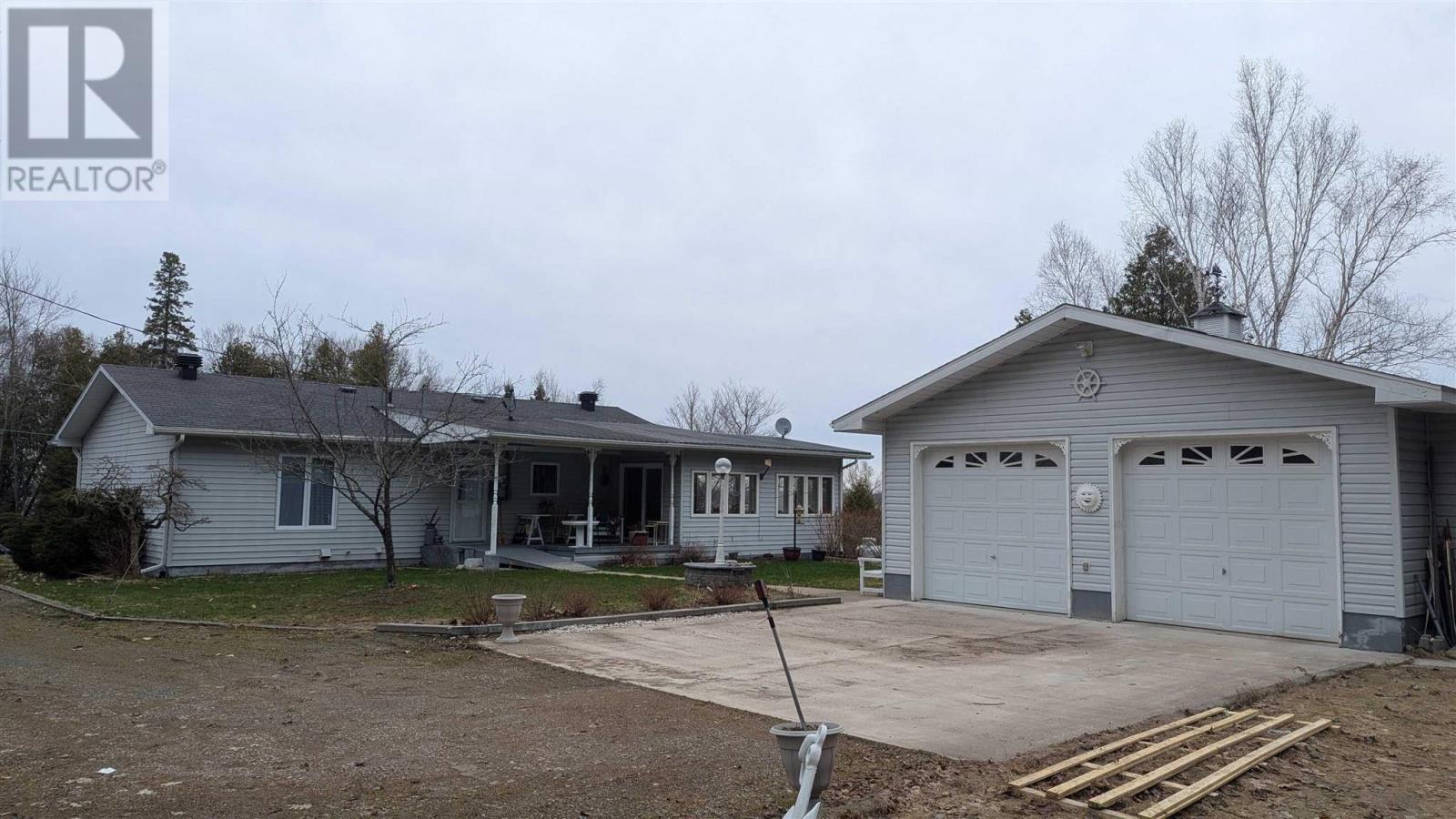 3137 6th St, Hilton Beach, Ontario  P0R 1G0 - Photo 2 - SM250487