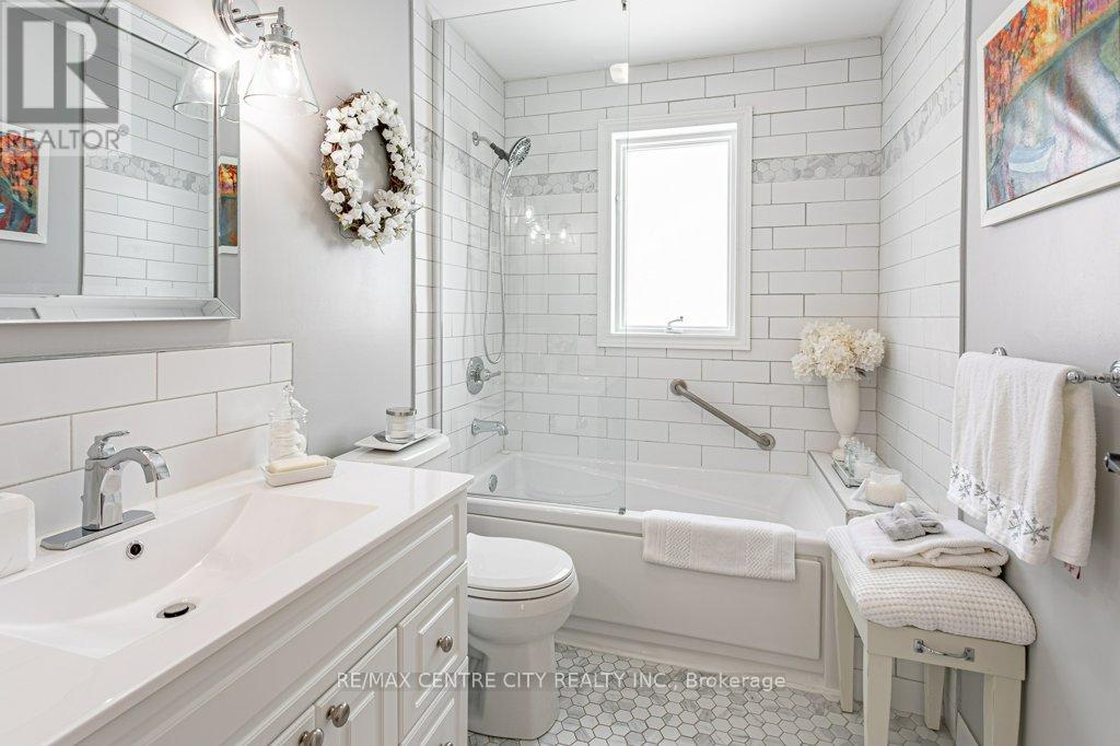 10161 Andrea Street, Lambton Shores, Ontario  N0M 2L0 - Photo 24 - X12141492