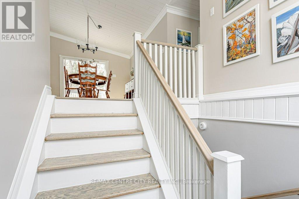 10161 Andrea Street, Lambton Shores, Ontario  N0M 2L0 - Photo 5 - X12141492