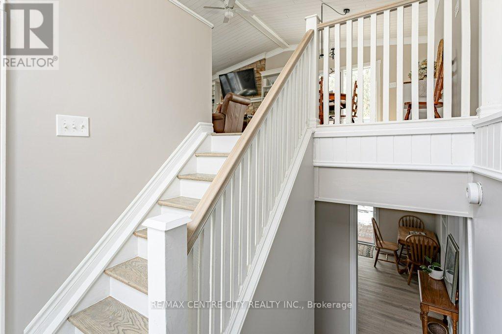 10161 Andrea Street, Lambton Shores, Ontario  N0M 2L0 - Photo 6 - X12141492