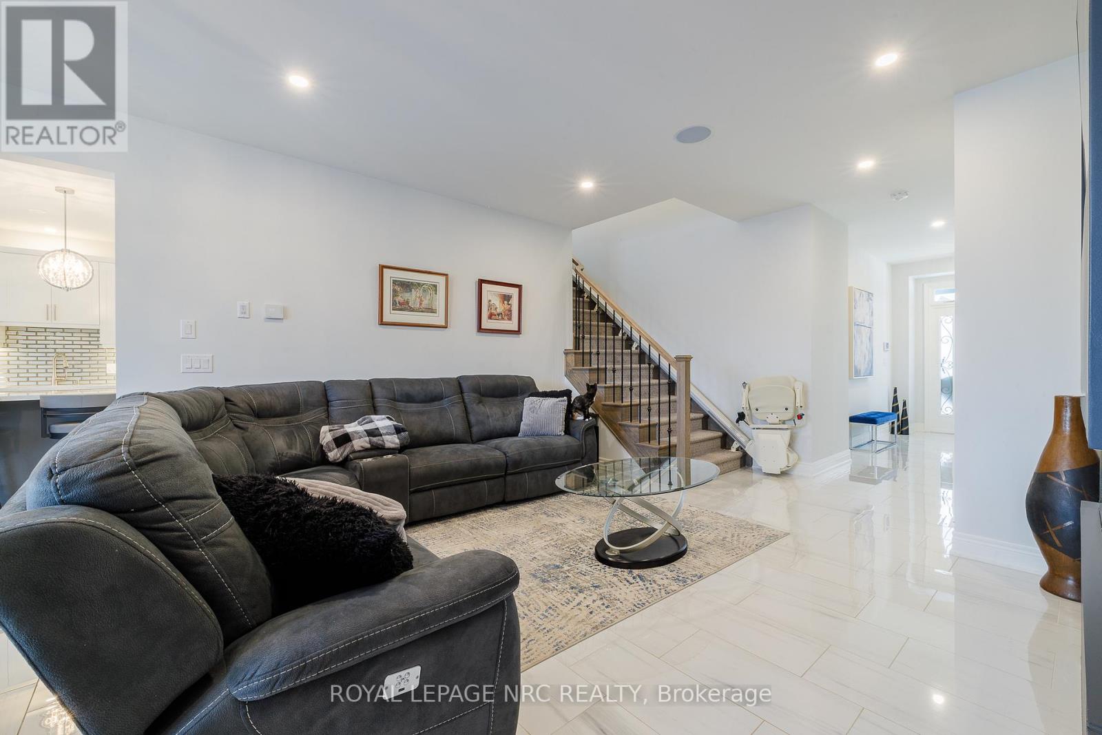 7126 Parsa Street, Niagara Falls (Brown), Ontario  L2H 3T2 - Photo 8 - X11978745