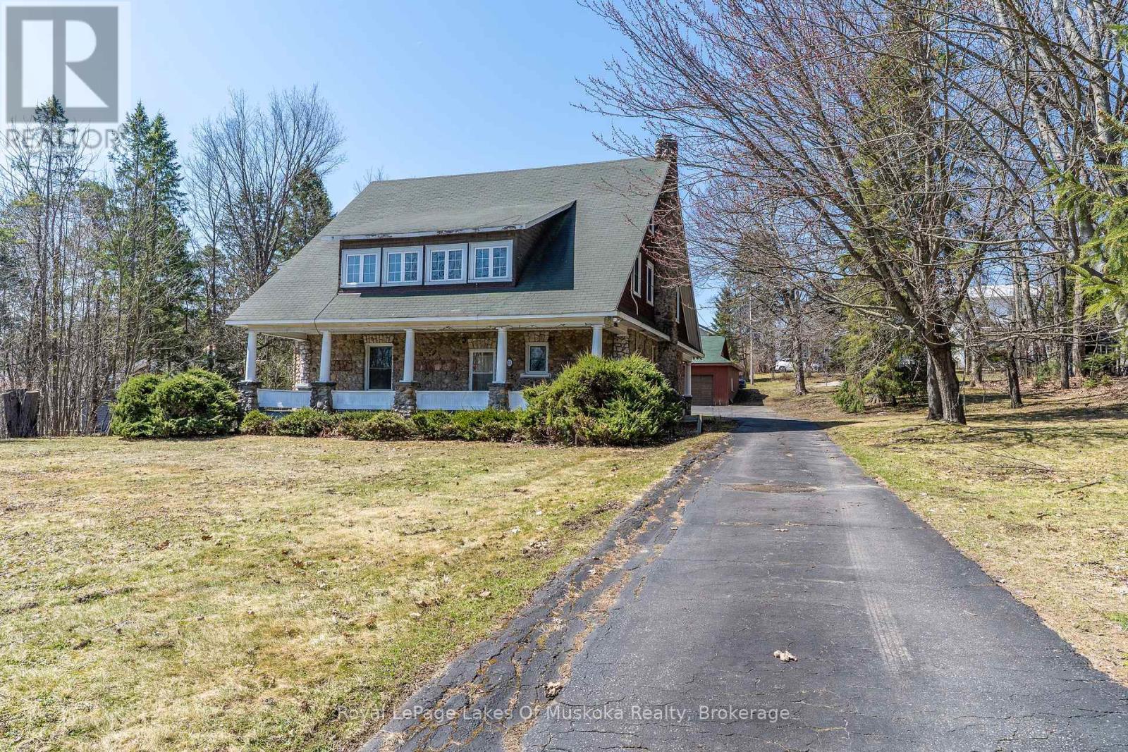21 KING STREET, Huntsville, Ontario