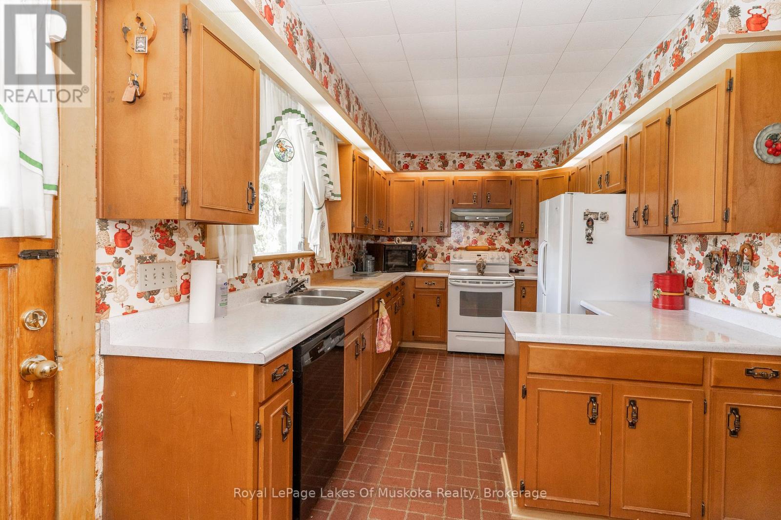21 King Street, Huntsville, Ontario  P1H 1X6 - Photo 15 - X12141506