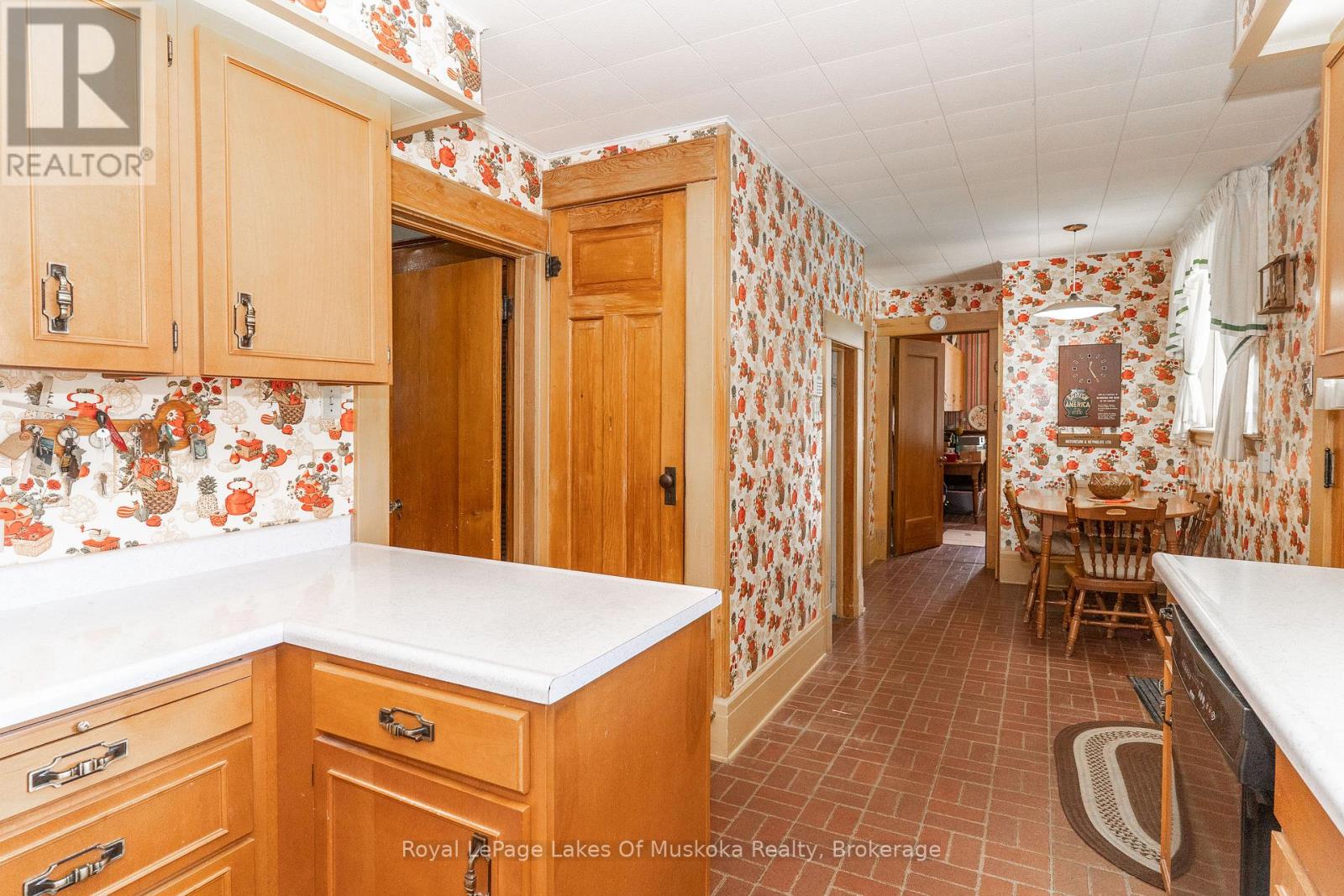 21 King Street, Huntsville, Ontario  P1H 1X6 - Photo 19 - X12141506