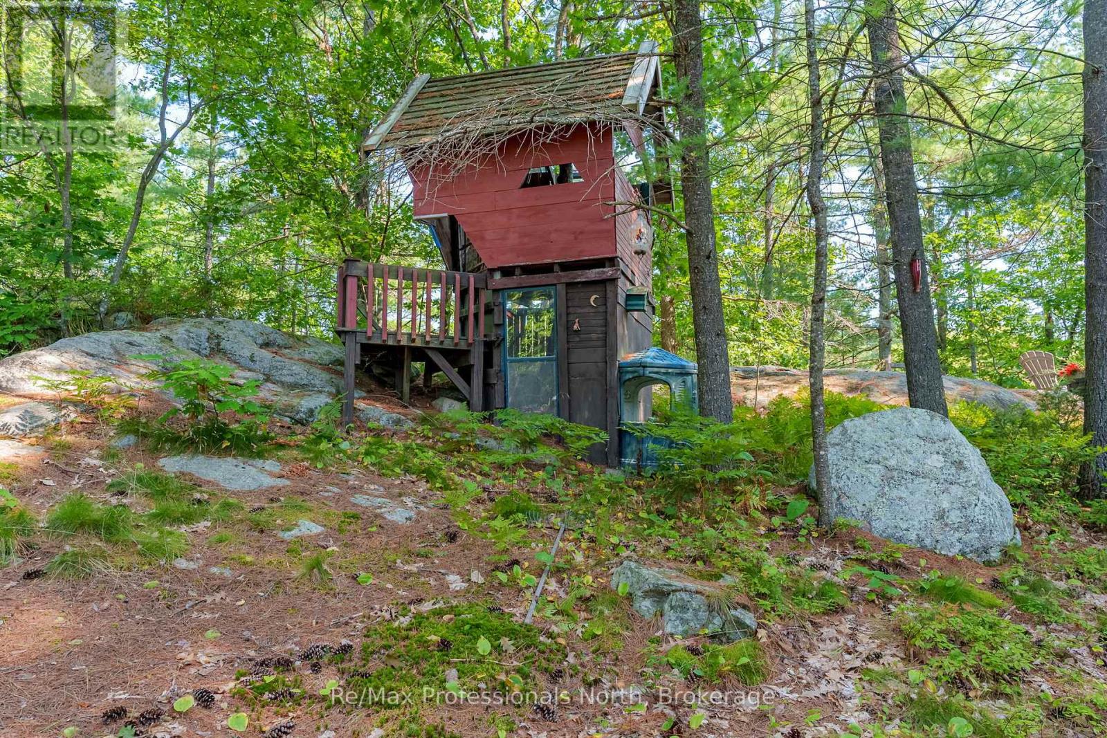 1118 Tomingas Road, Gravenhurst, Ontario  P1P 0G3 - Photo 40 - X12141545