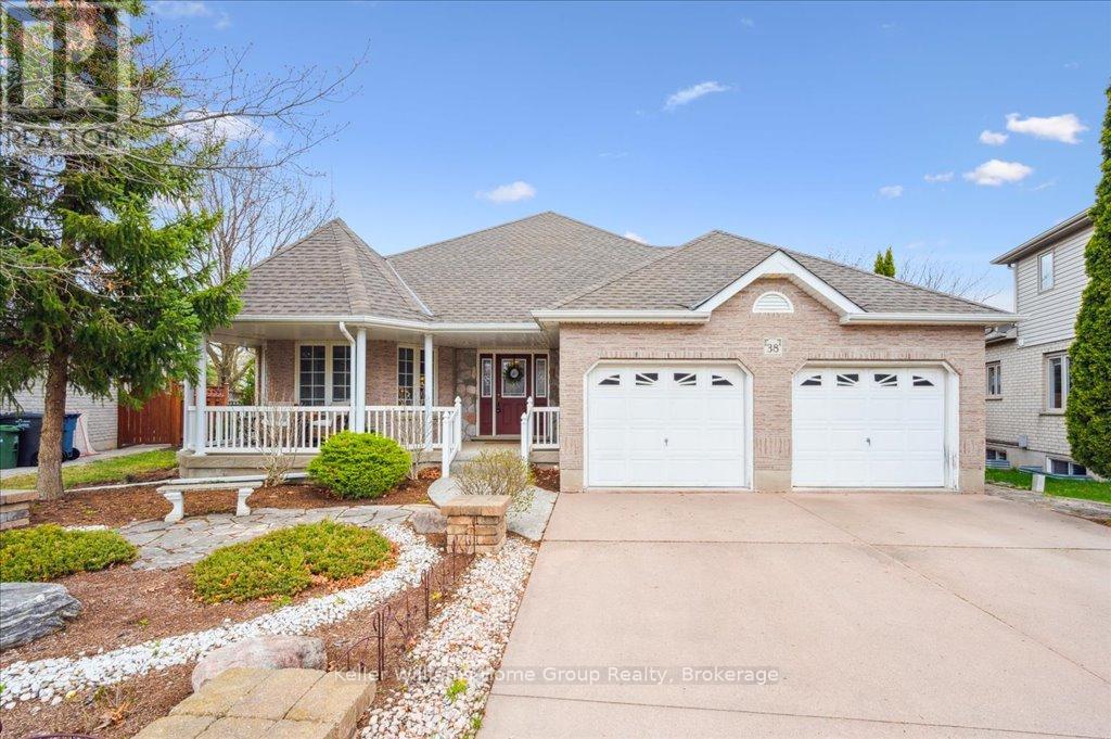 38 OAKRIDGE CRESCENT, Guelph, Ontario