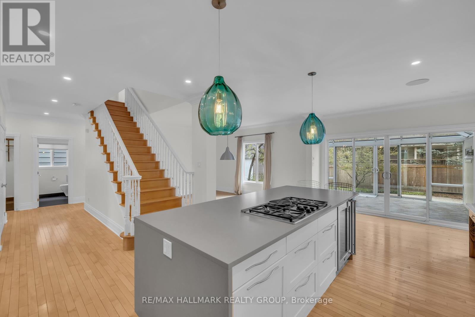 221 Bradford Street, Ottawa, Ontario  K2B 5Z5 - Photo 10 - X12141501