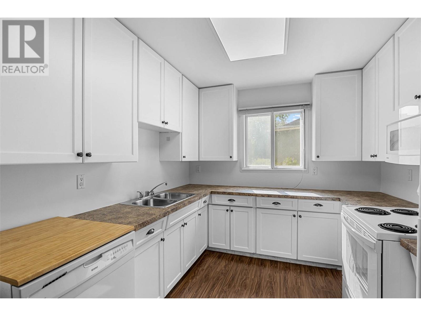 352 Waddington Drive, Kamloops, British Columbia  V2E 1M5 - Photo 6 - 10346913