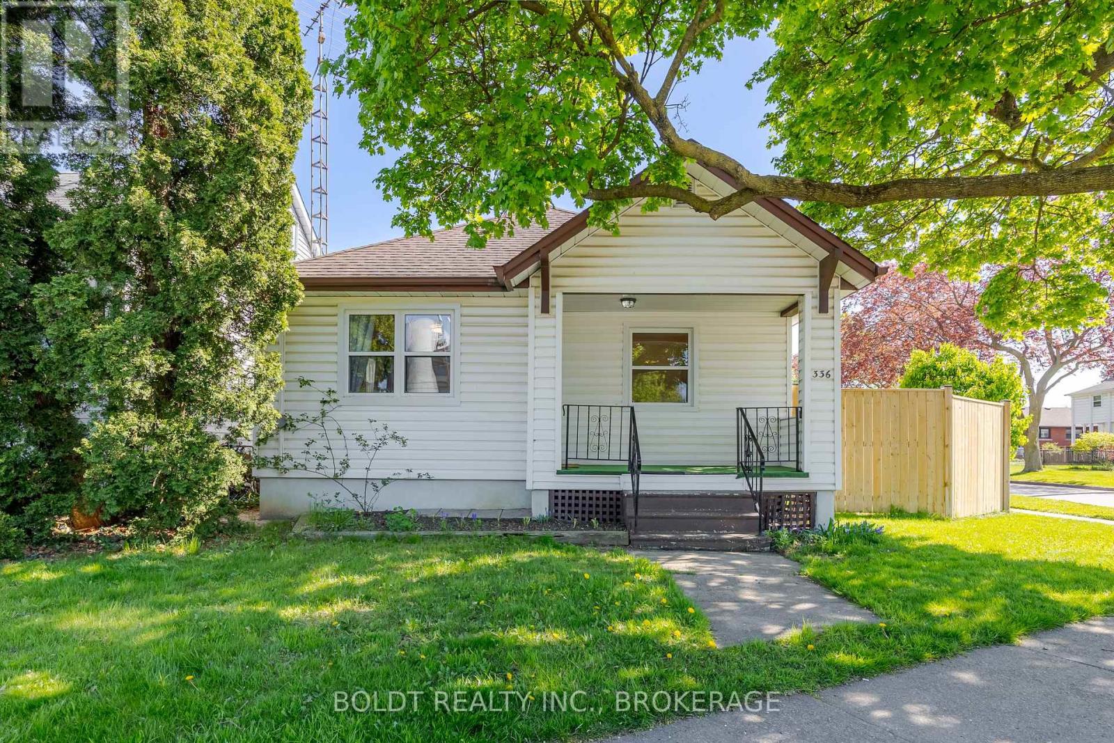 336 Carlton Street, St. Catharines, Ontario  L2N 1C4 - Photo 1 - X12141514